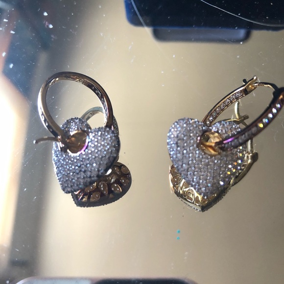 Earrings, new in box - Picture 2 of 5